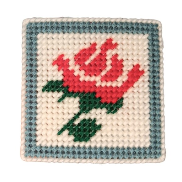 VTG Needlepoint Red Rose Coasters Plastic Canvas Set Of 6 With Box Cottagecore - Picture 6 of 8